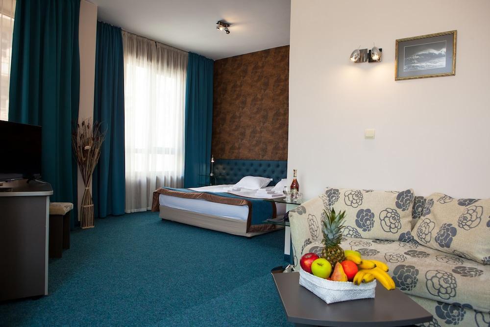 City Mark Hotel Varna Extérieur photo