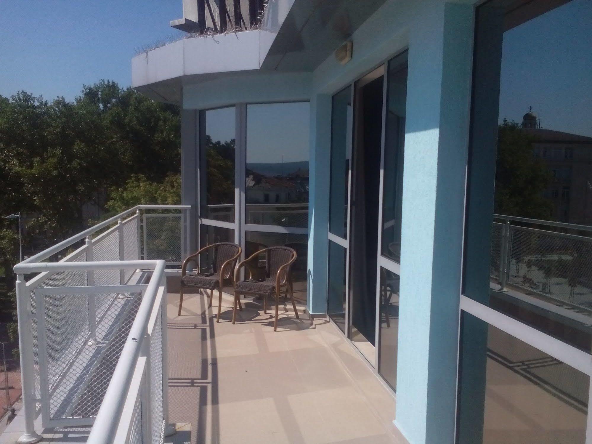 City Mark Hotel Varna Extérieur photo